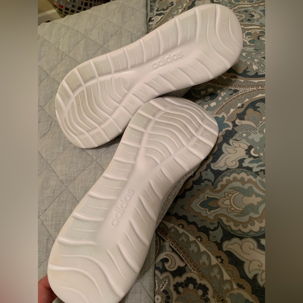 Like New Women’s Adidas Cloudfoam Sneaker - Picture 14 of 15